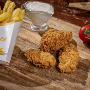 3 Aripioare+cartofi+sos