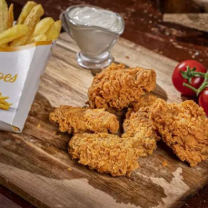 8 aripioare+cartofi+2 sosuri